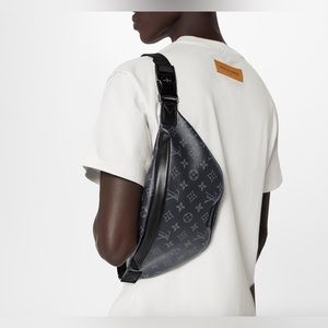 Louis Vuitton Discovery Bumbag Monogram Black Crossbody Fanny Pack Bag
